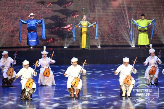 吉林省第三屆少數(shù)民族文藝會(huì)演開(kāi)幕式在吉林市人民大劇院盛大舉行